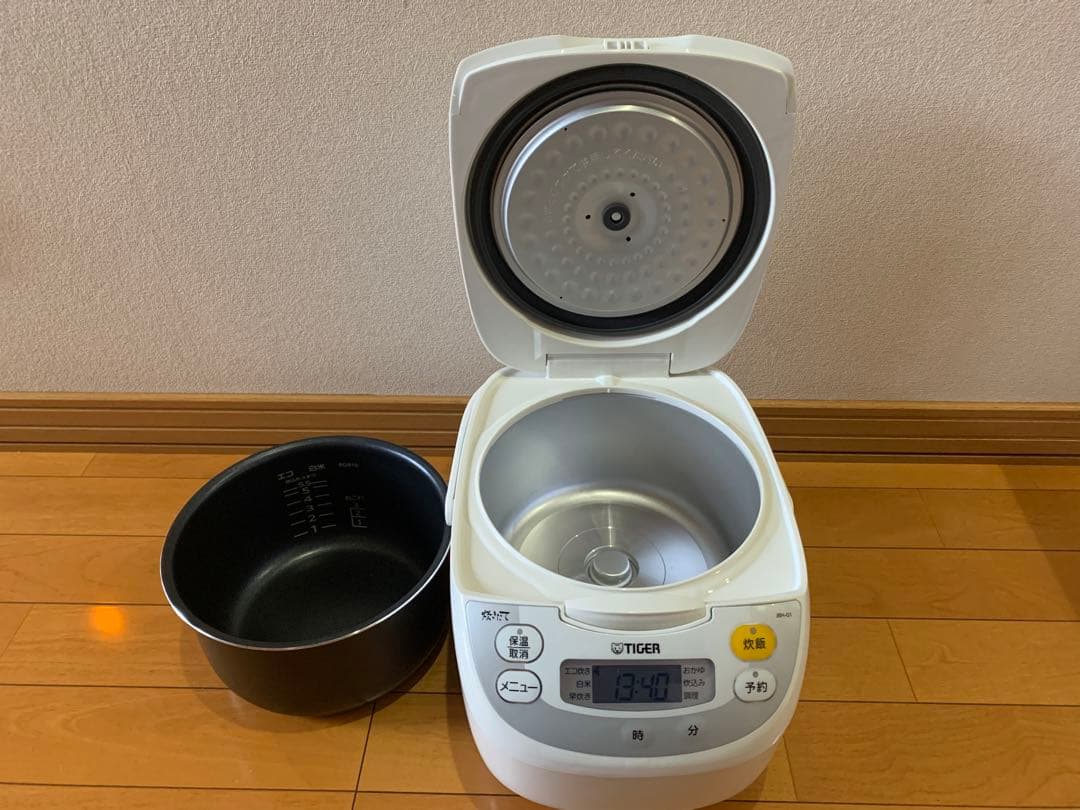 しょぴこじ 。　　TIGER JBH-G101 W 多機能炊飯器 1.0L