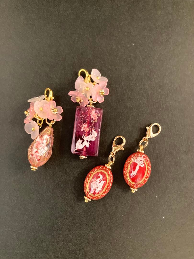 桜⌘妖狐⌘化け狐　両面デザイン　アクセサリーチャーム和風　中華風　九尾4個セット