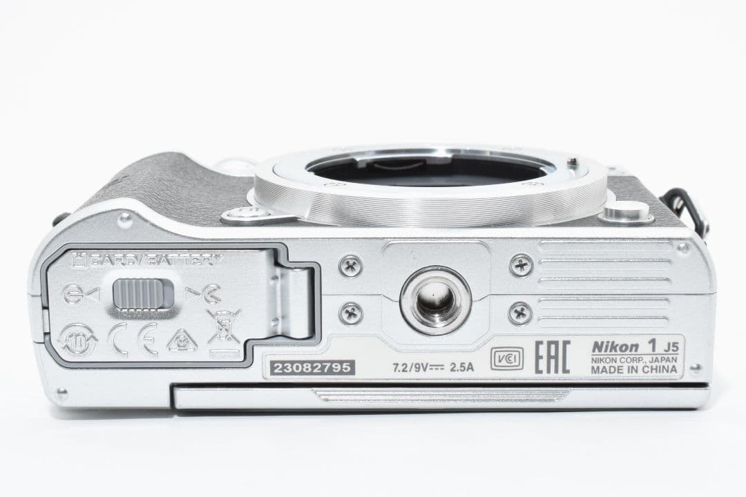 Nikon 1 J5 シルバー ボディ