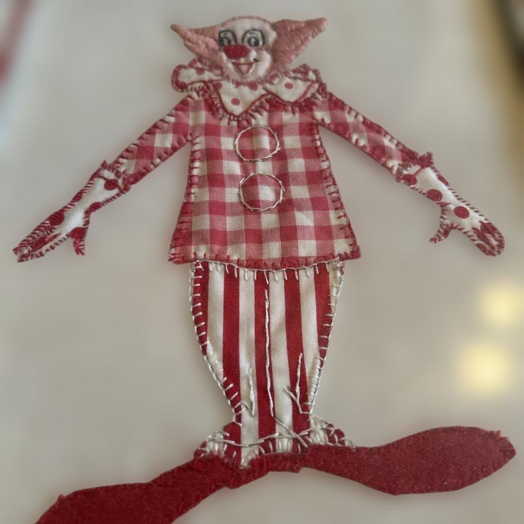 値下げ　アンティーク:ハンドメイド　クラウンの刺繍アート 3セット