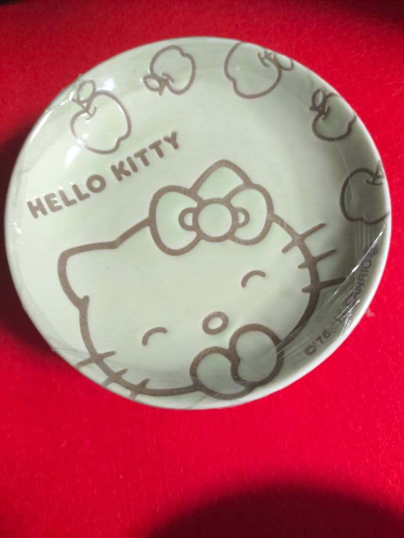新品ハローキティペアボウル６枚と 2011ミニプレート５枚　食器　皿　陶器