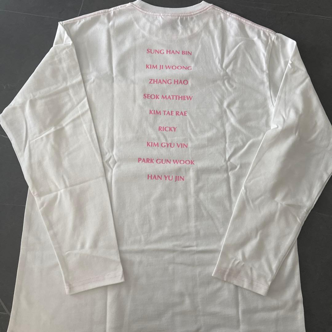 ZEROBASEONEサイン入りロングTシャツ