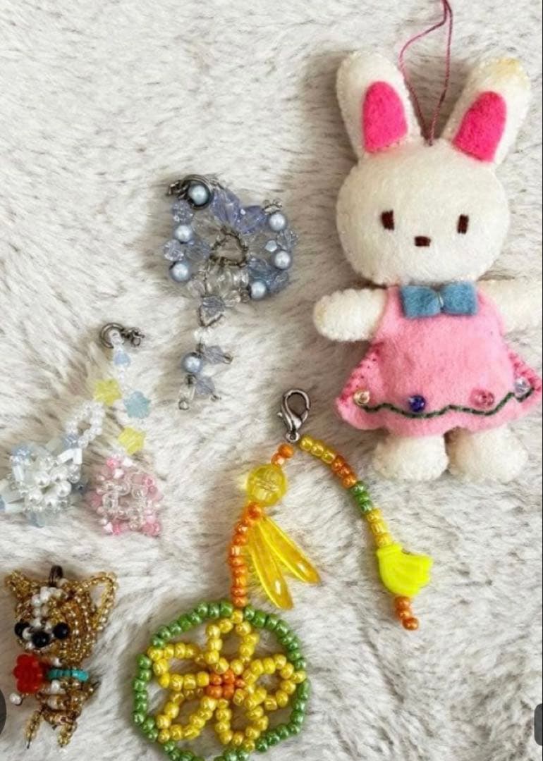 キーホルダー　ぬいぐるみ　スイーツ　ビーズ　キャラクター　アニメ　ディズニー