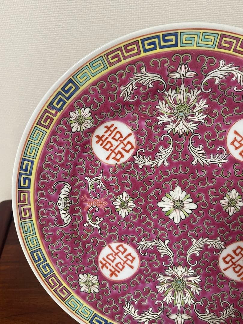 景德鎮早期中國國貨公司出品。赤色双喜柄大皿2枚。萬壽無疆柄ソーサー2枚おまけ付き