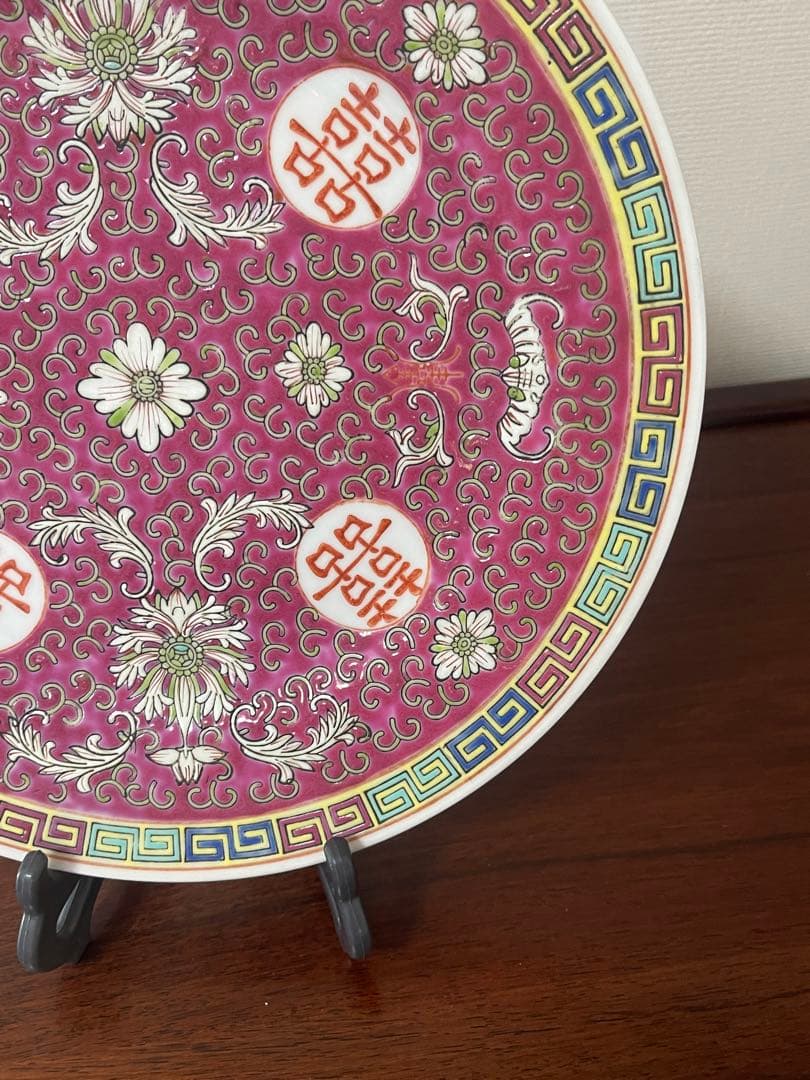 景德鎮早期中國國貨公司出品。赤色双喜柄大皿2枚。萬壽無疆柄ソーサー2枚おまけ付き