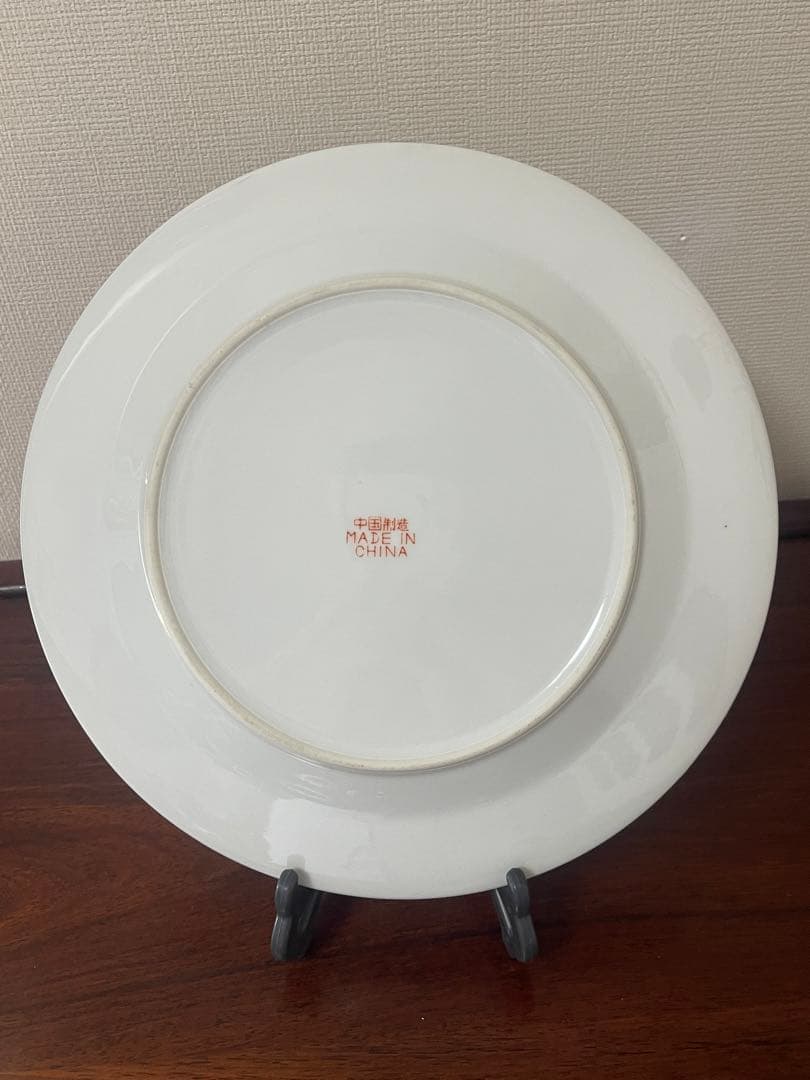景德鎮早期中國國貨公司出品。赤色双喜柄大皿2枚。萬壽無疆柄ソーサー2枚おまけ付き
