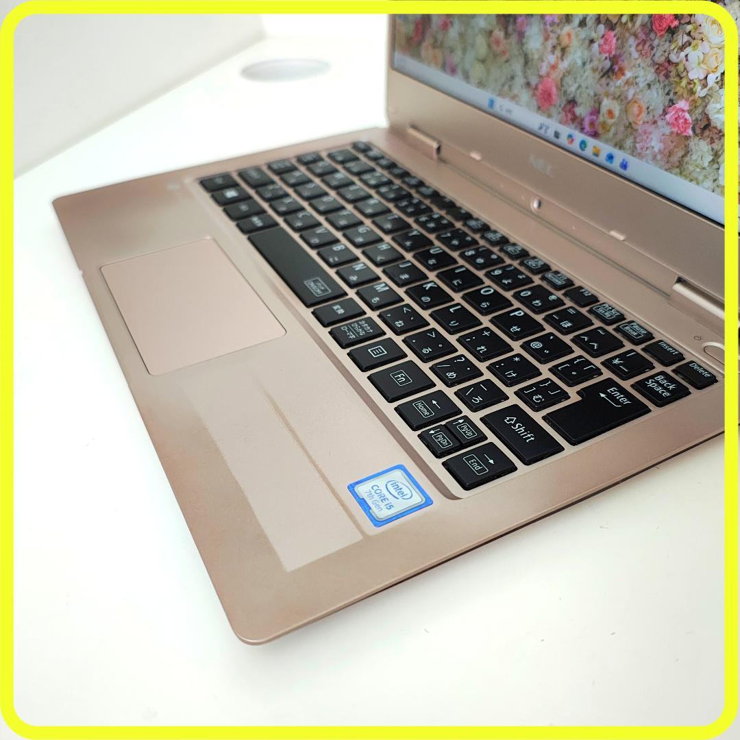 薄型軽量　windows11ノートパソコン⭐️SSD　office　カメラ825
