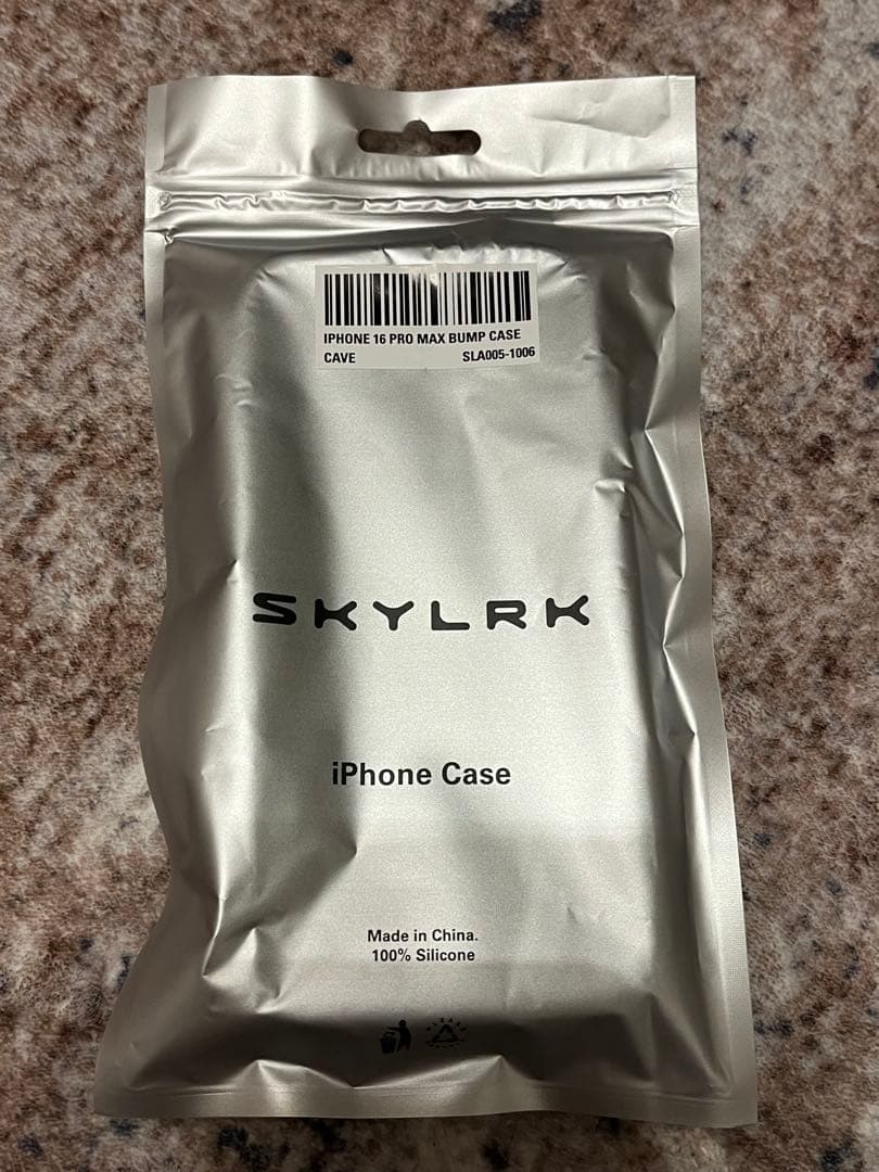 SKYLRK iPhone 16 Pro Max 用シリコンケース