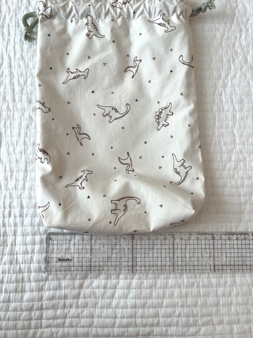 専用✳︎ハンドメイド✳︎巾着　恐竜柄　アイボリー　マチあり　シューズ袋