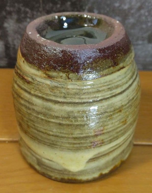 人間国宝 金城次郎 立ぐい(魚紋) 栞 共箱 美品 壺屋焼 やちむん 壷屋焼