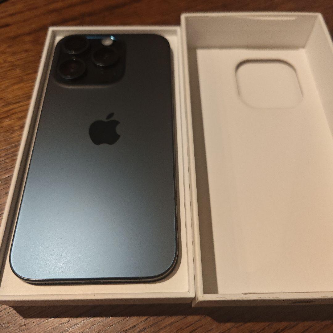 E*i様 iPhone15 pro ブルーチタニウ厶