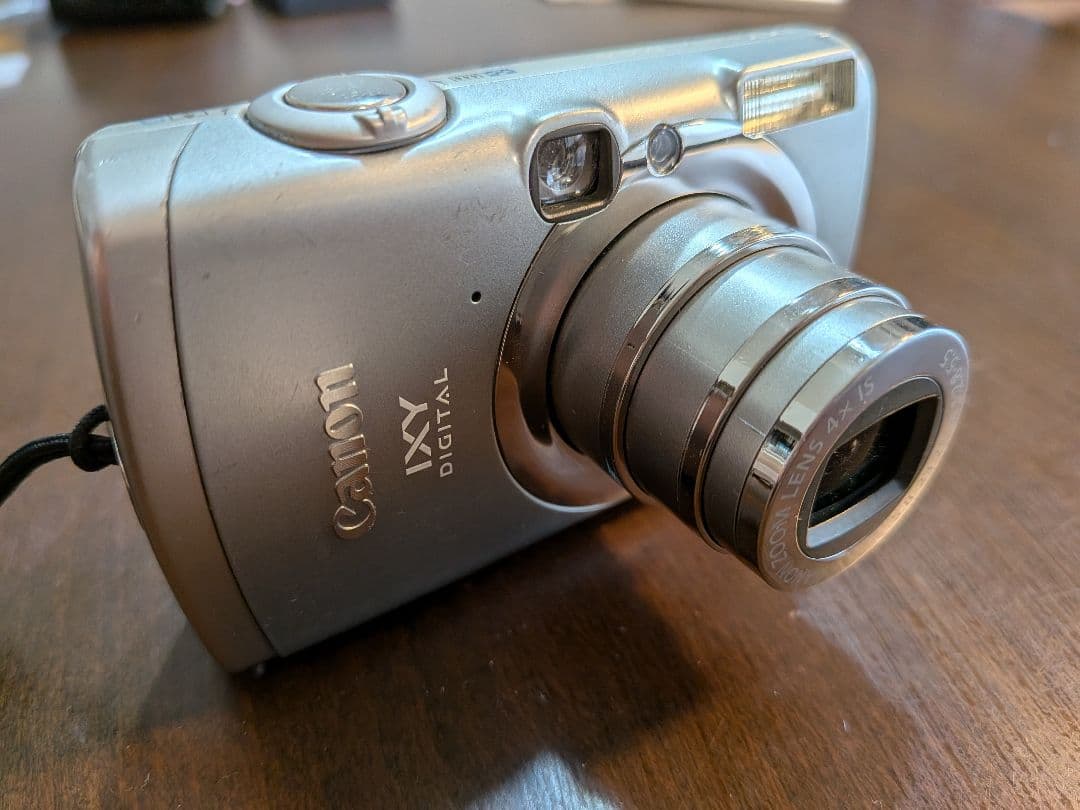 Canon IXY DIGITAL 800 IS 本体と付属品