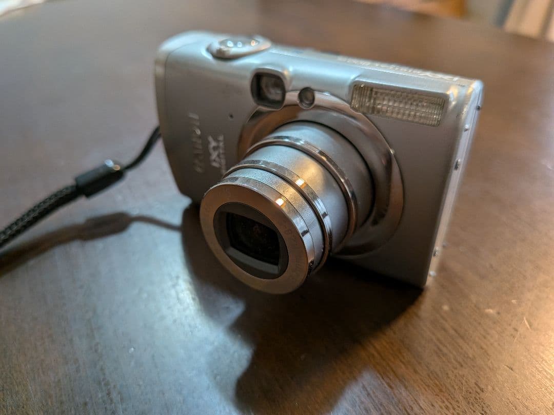 Canon IXY DIGITAL 800 IS 本体と付属品