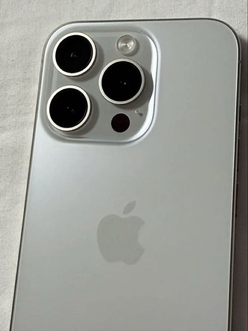 カナダ版 iPhone15 Pro 256GB ホワイトチタニウム 技適あり