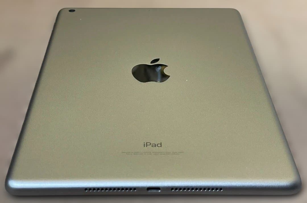 A*a様 iPad (第6世代) 9.7インチ　A1893　32GB