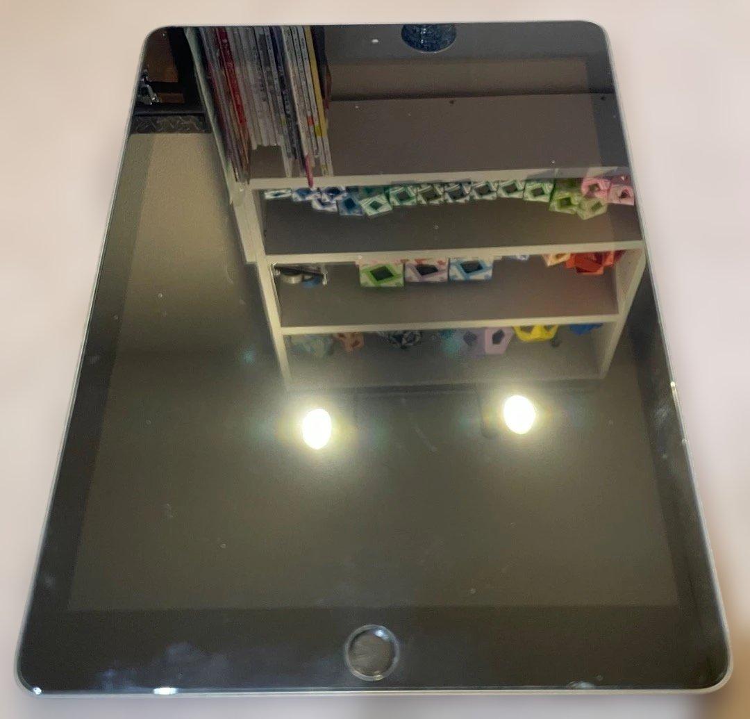 A*a様 iPad (第6世代) 9.7インチ　A1893　32GB