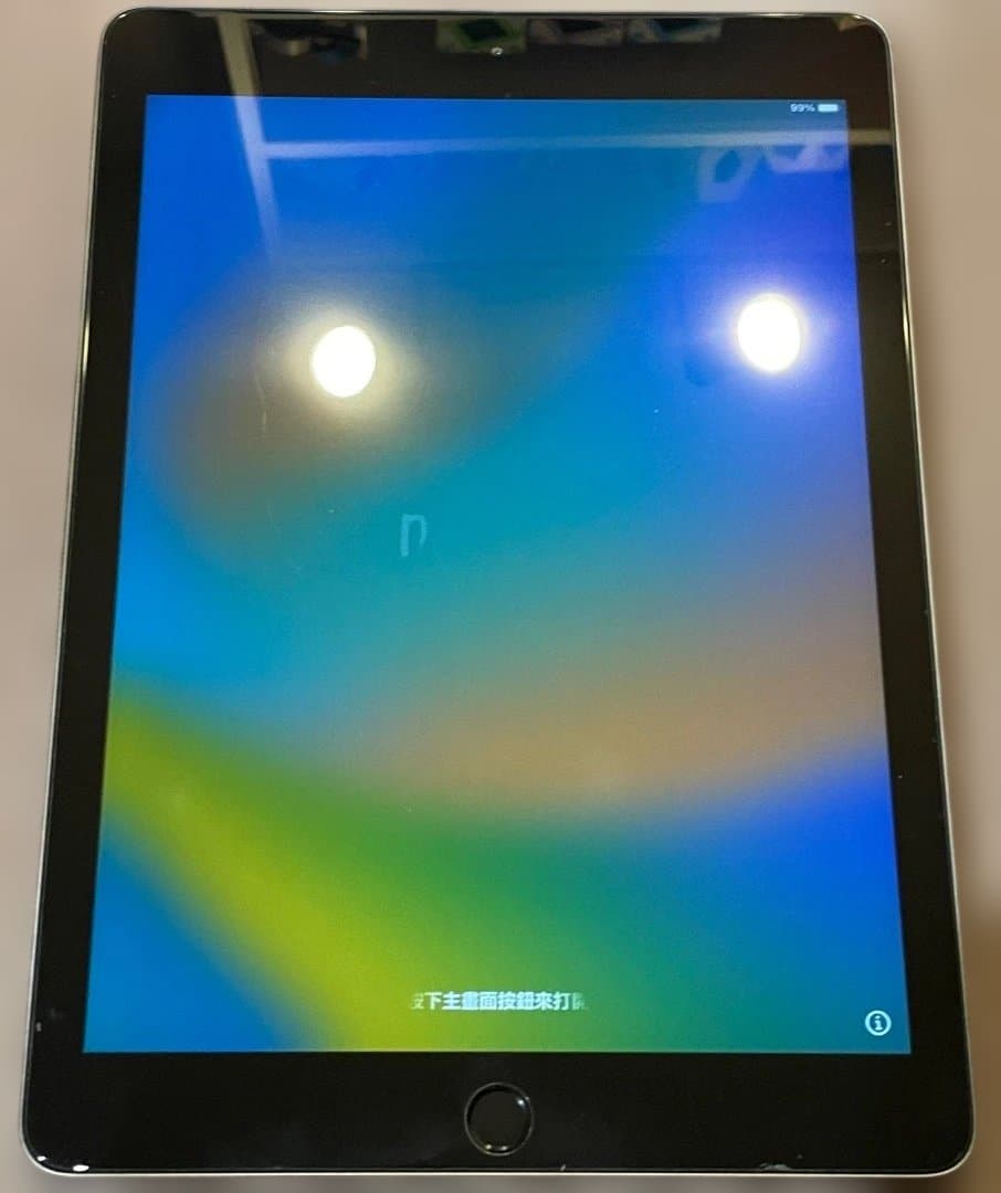 A*a様 iPad (第6世代) 9.7インチ　A1893　32GB