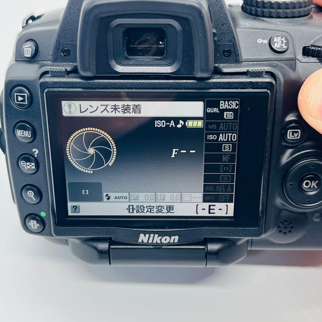 美品　Nikon D5000 ボディ　31386ショット　バッテリー2個付き