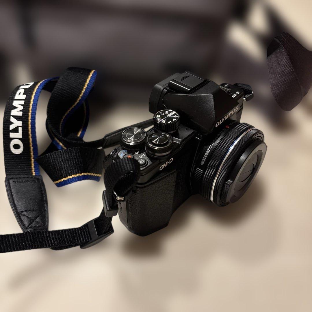 （極美品）OLYMPUS E-M10 Mark II本体　レンズ2本　バッグ付