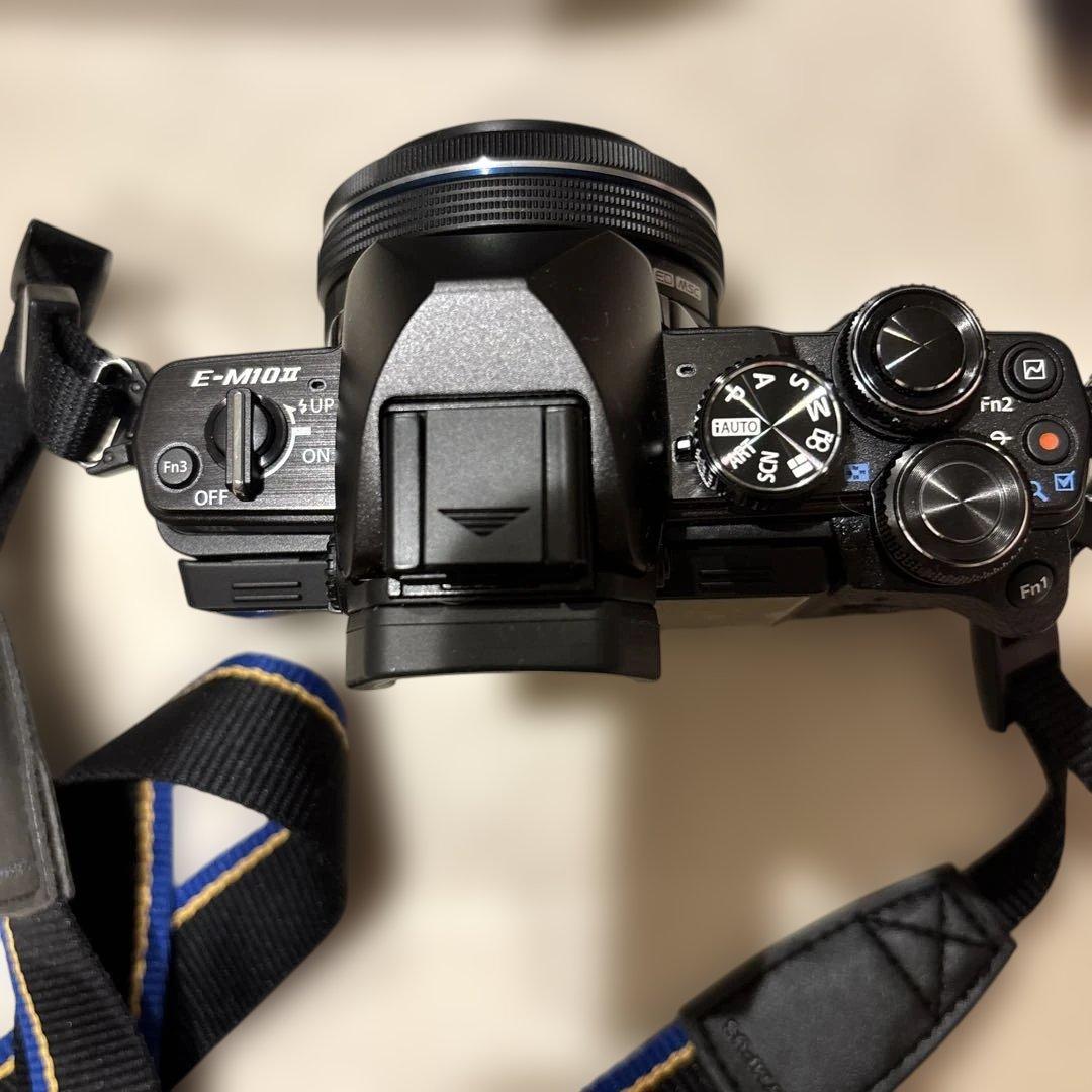 （極美品）OLYMPUS E-M10 Mark II本体　レンズ2本　バッグ付