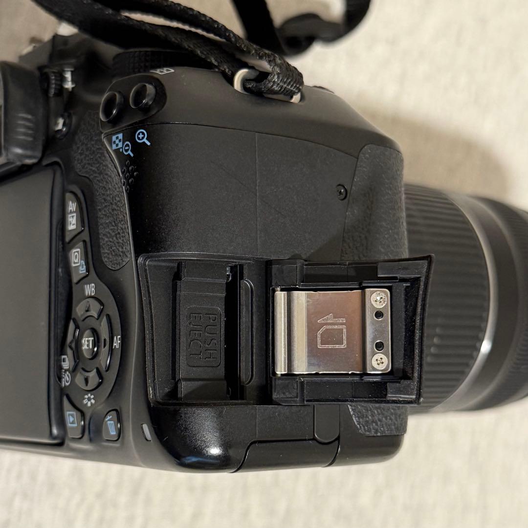 Canon EOS Kiss X5 ダブルズームキッド（＋交換用バッテリー）