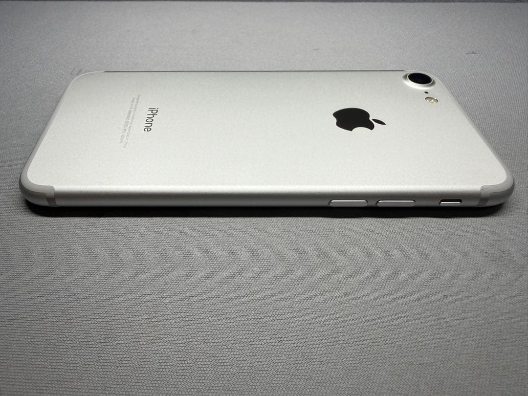 iPhone7 本体 SIMフリー 美品 アイフォン Apple