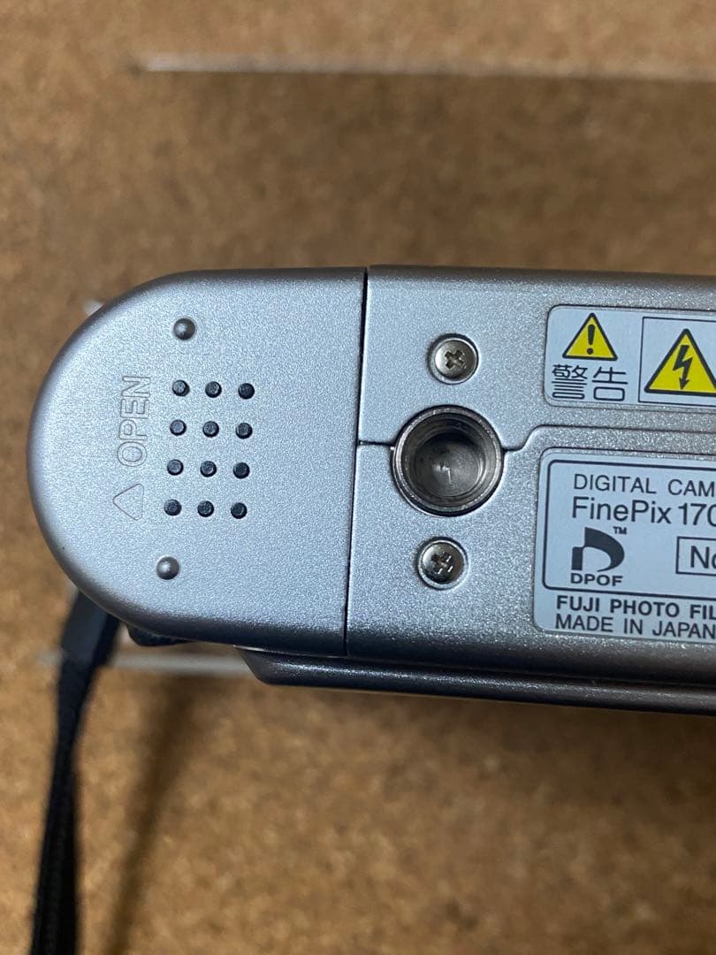 レトロなデジカメ　FUJIFILM FinePix 1700Z