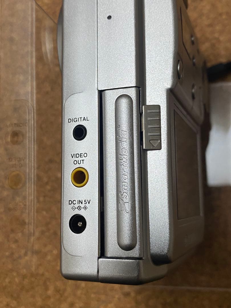 レトロなデジカメ　FUJIFILM FinePix 1700Z