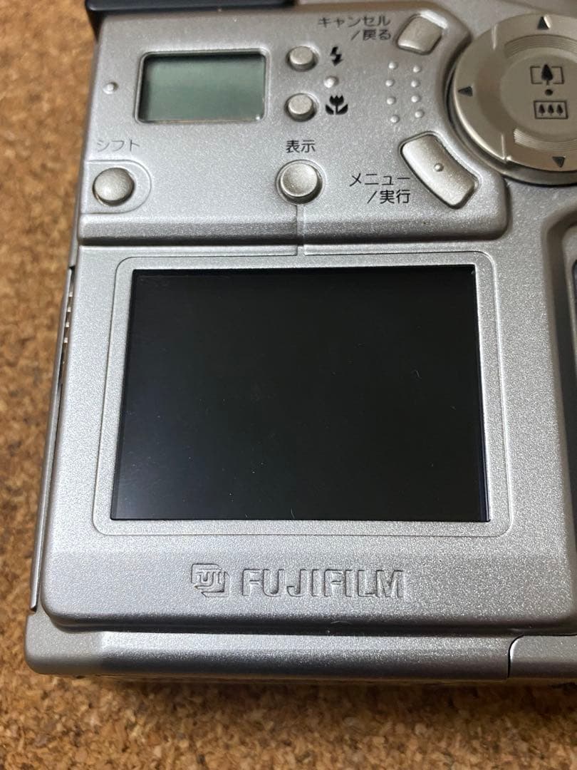 レトロなデジカメ　FUJIFILM FinePix 1700Z
