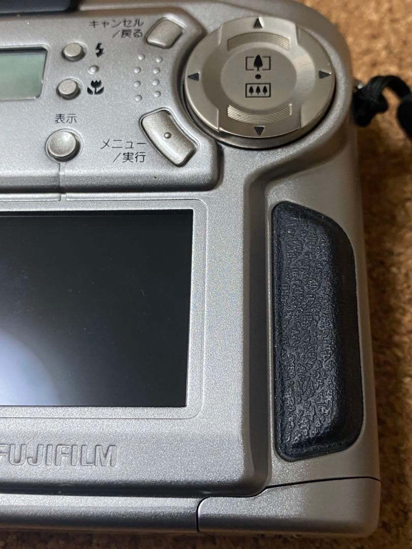 レトロなデジカメ　FUJIFILM FinePix 1700Z