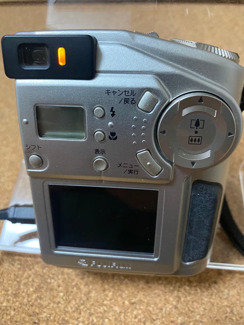 レトロなデジカメ　FUJIFILM FinePix 1700Z
