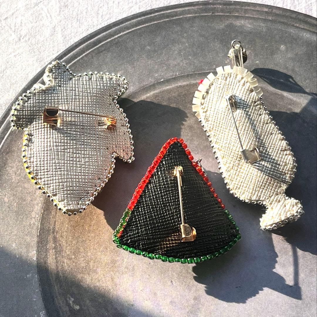 断捨離中※※※ ビーズ 刺繍 ブローチ ハンドメイドアクセサリー