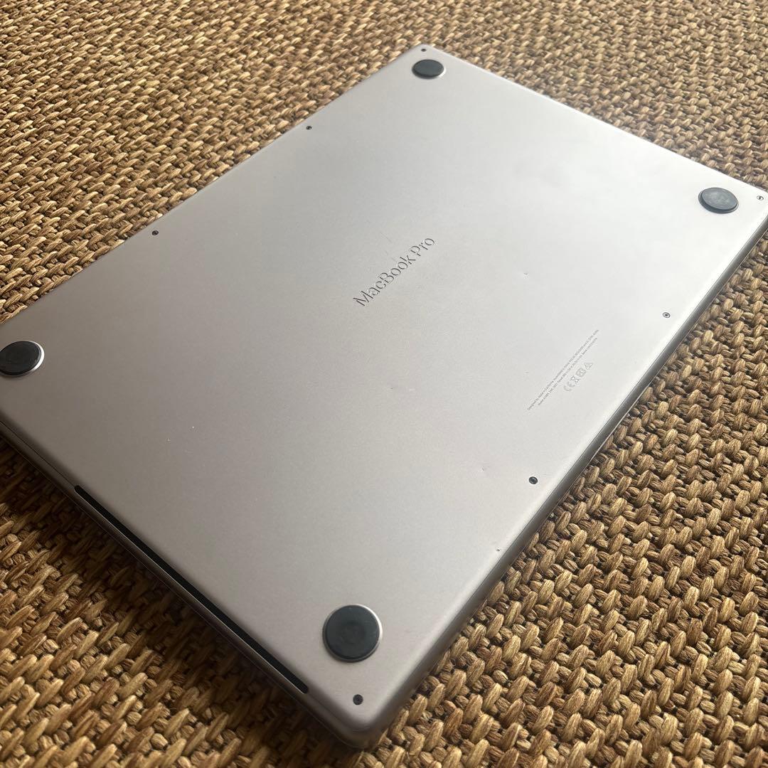 MacBook M1 Pro 16インチ 16GB / 1TB
