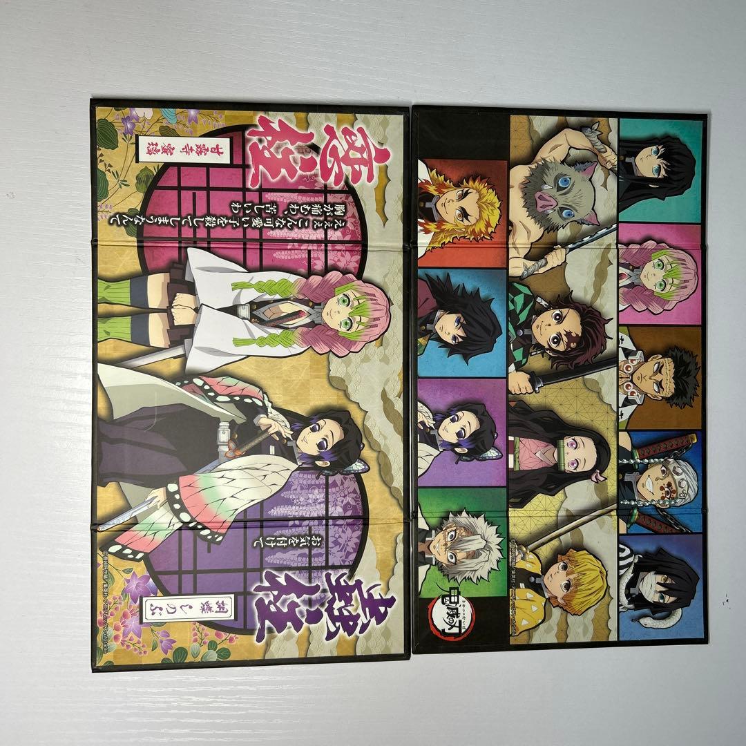 鬼滅グッズ シール二種、ファイル、ティッシュ、フィギュア、バッジ、屏風(？)