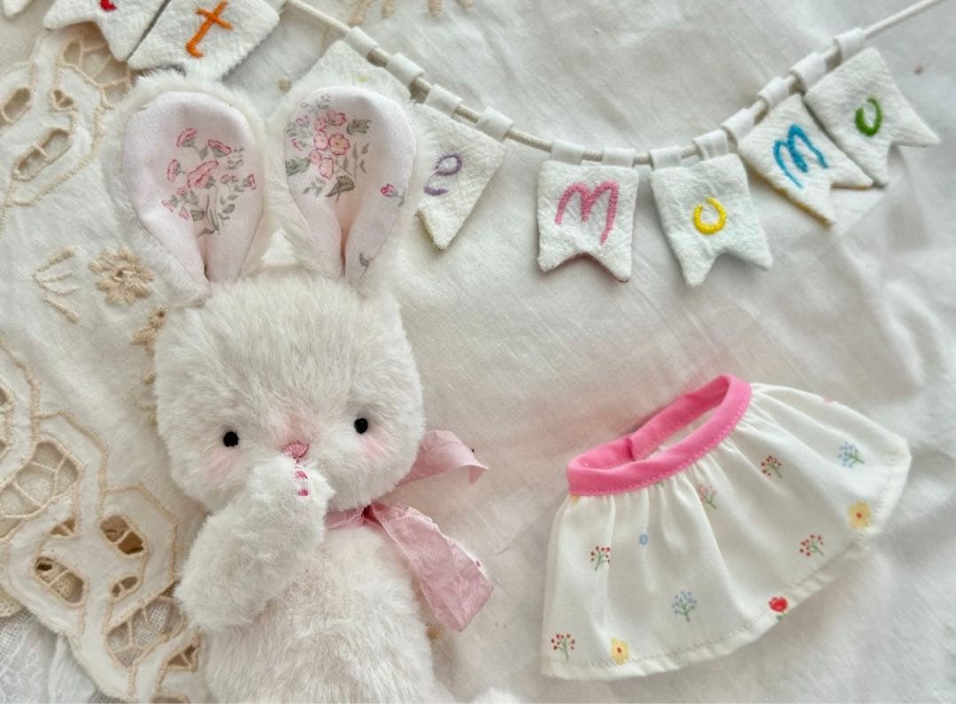 花柄ワンピースのうさぎちゃん ぬいぐるみ 部屋飾り 海外作家様 ハンドメイド