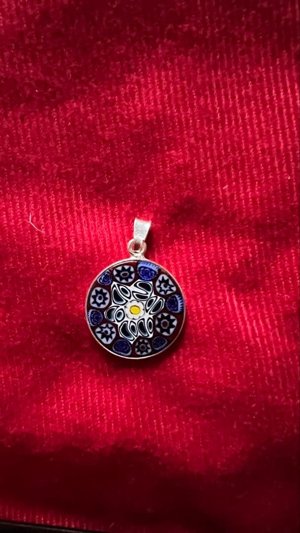 ☆新品☆ベネチアンガラス・青色と銀色の花模様ペンダント