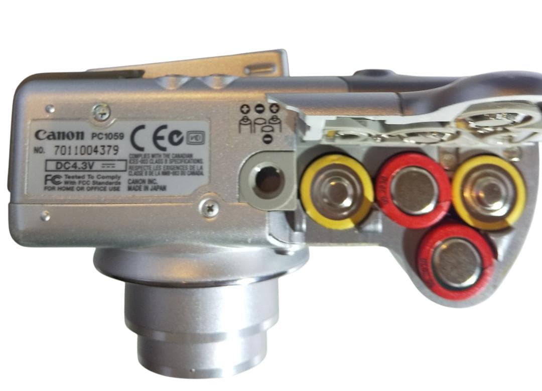 【美品】Canon PowerShot A80 デジタルカメラ　単三電池４本駆動