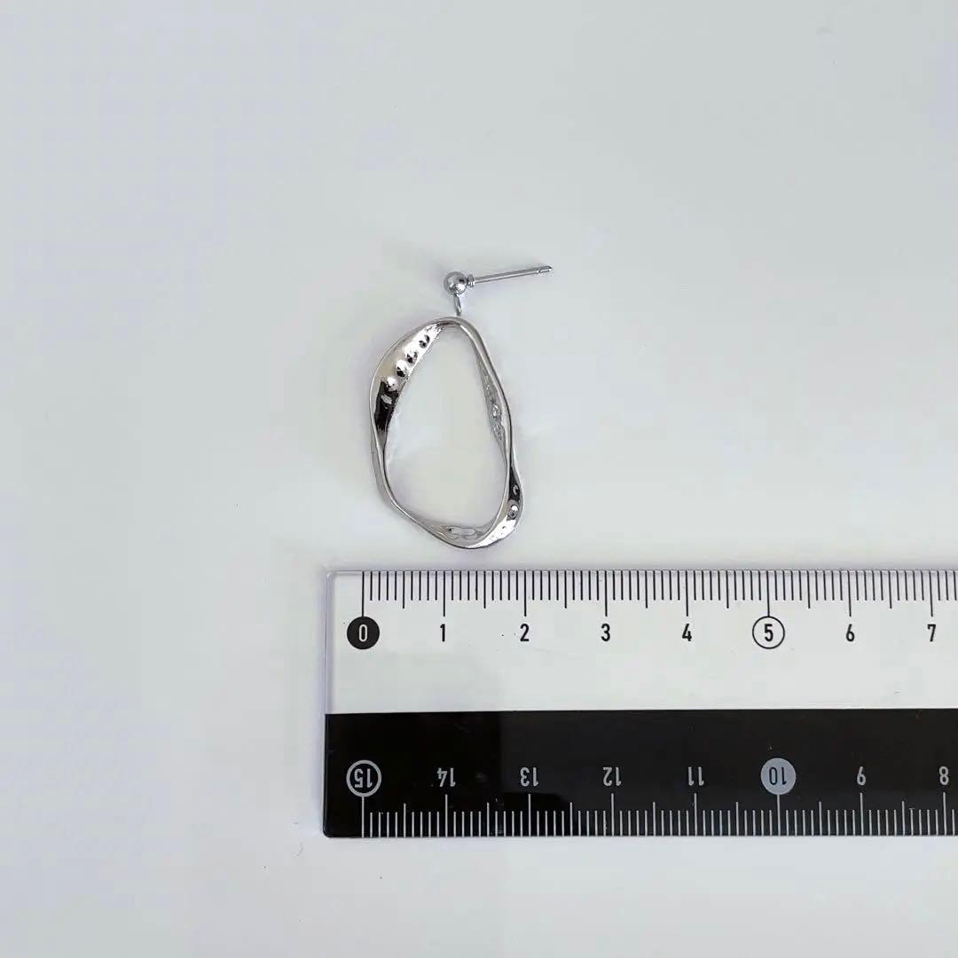 52.シルバー変形ピアス　フープピアス