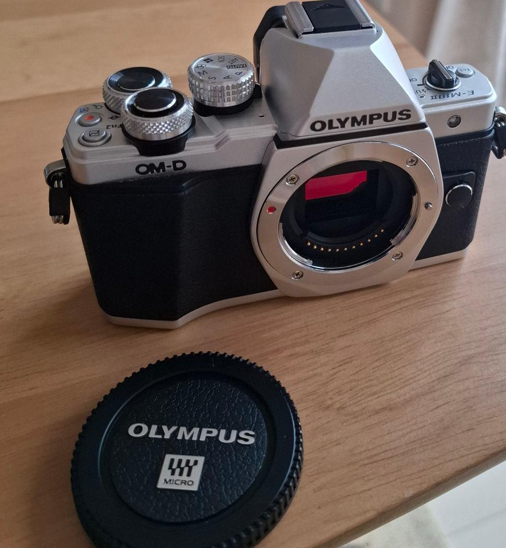 【美品】OLYMPUS OM-D E-M10 Mark II★レトロかわいい★