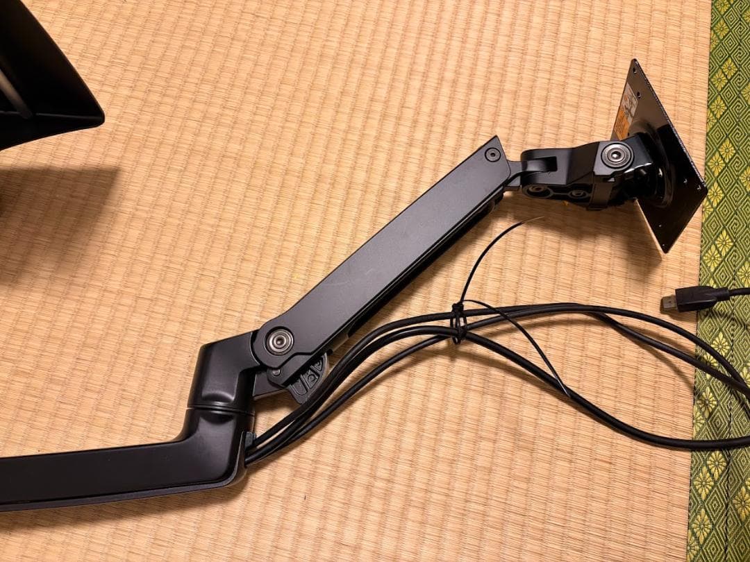 Amazonベーシック モニターアーム ダブル＋PCスタンド ★同時購入割引あり