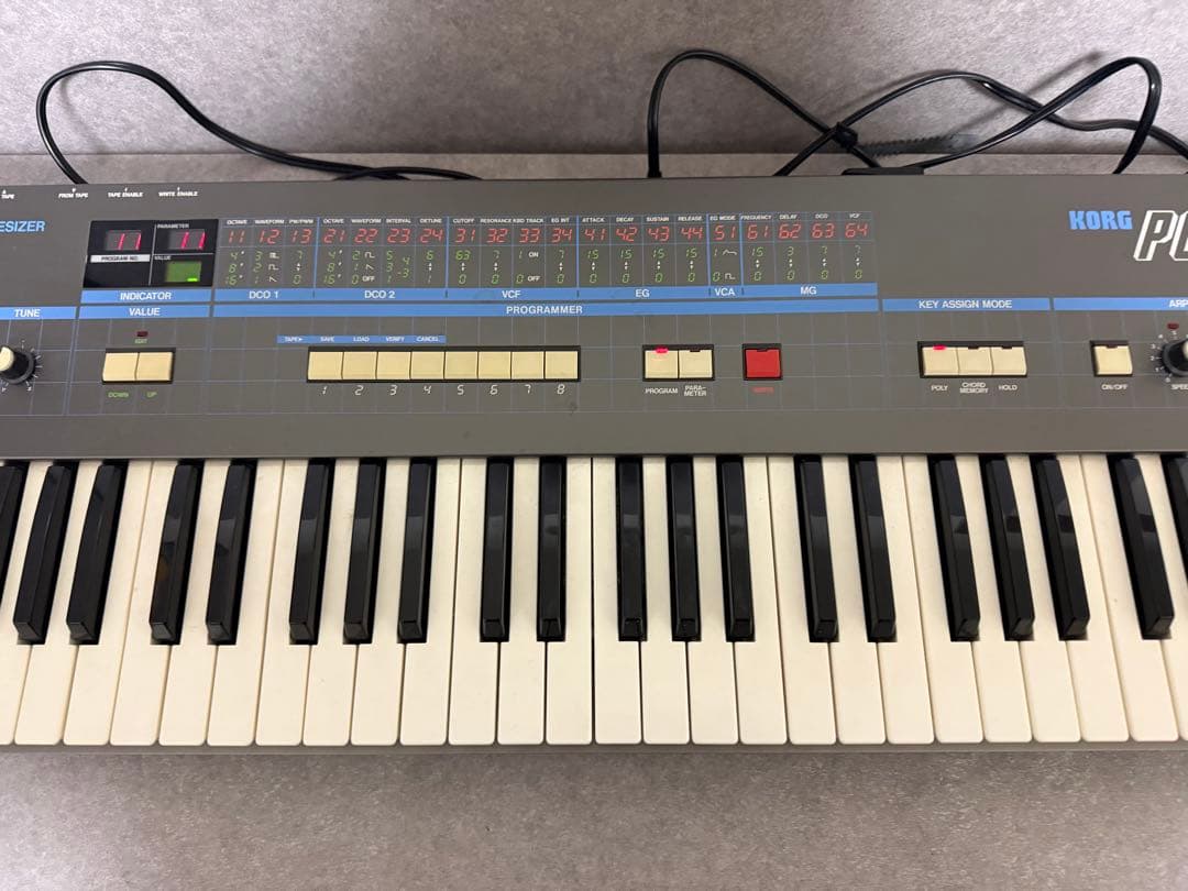 アナログシンセサイザー KORG コルグ POLY-61 ハードケース付き