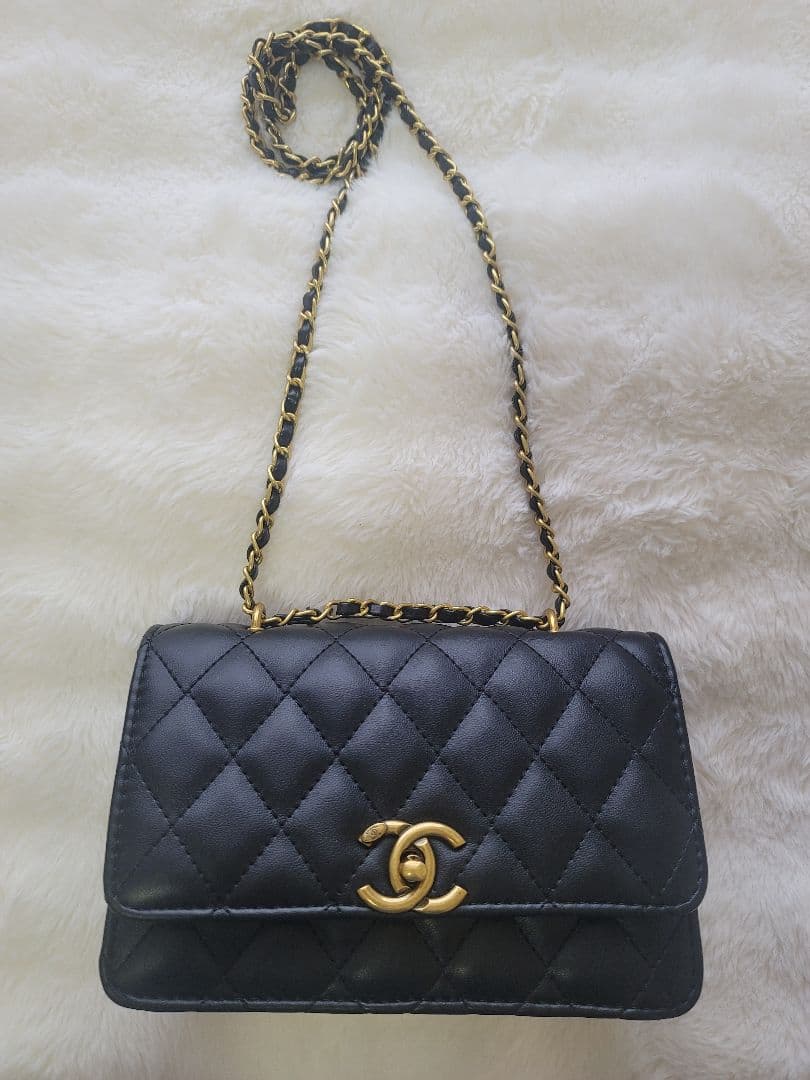ノベルティ CHANEL ブラック レザー ショルダーバッグ ゴールド