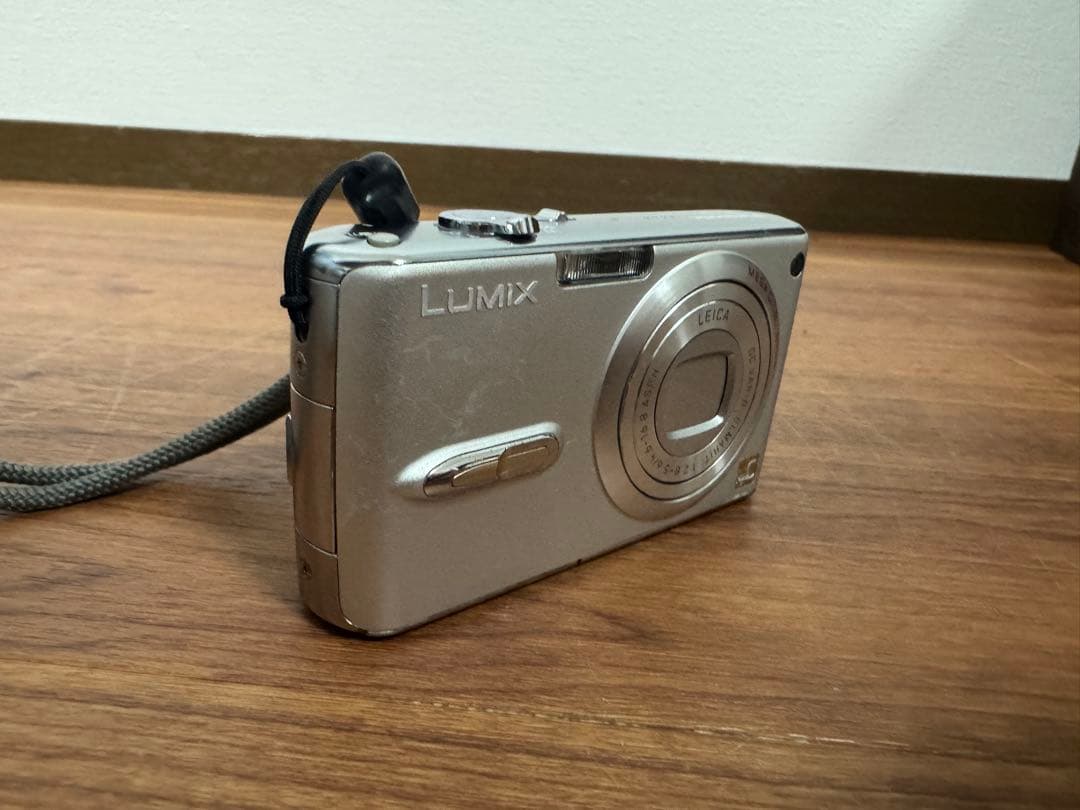Pansonic LUMIX DMC-FX07 シルバー