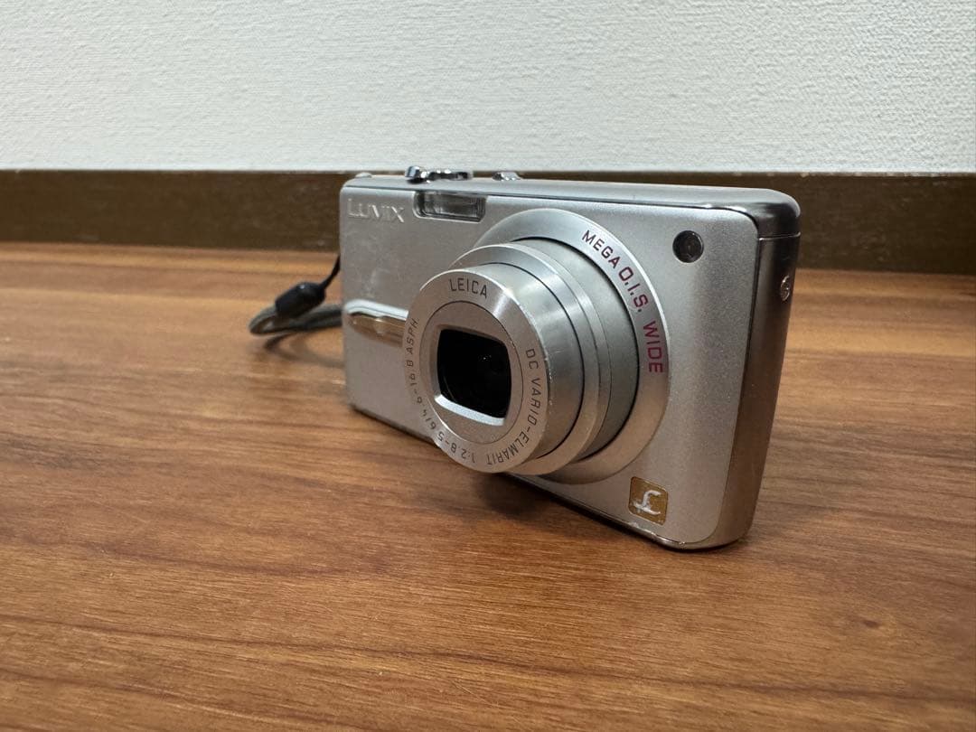Pansonic LUMIX DMC-FX07 シルバー