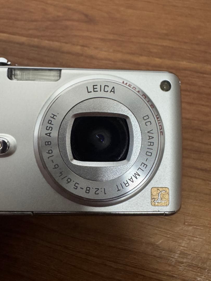 Pansonic LUMIX DMC-FX07 シルバー