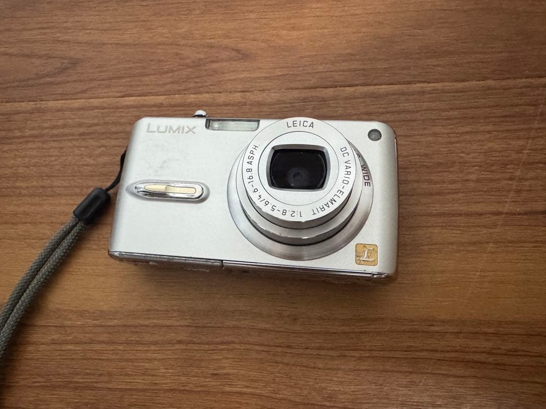Pansonic LUMIX DMC-FX07 シルバー