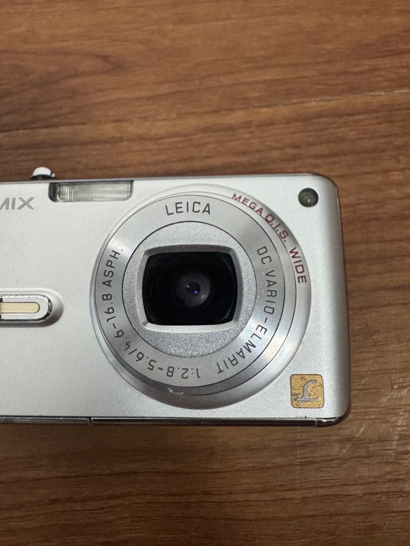 Pansonic LUMIX DMC-FX07 シルバー