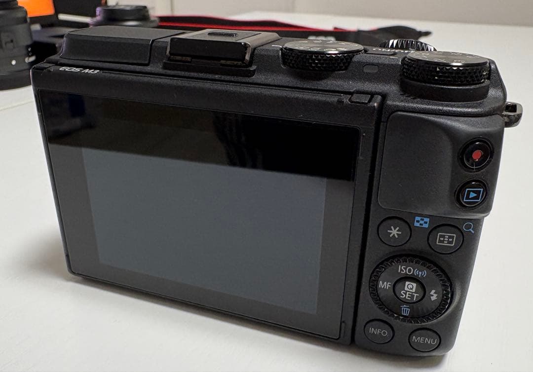 Canon EOS M3 ミラーレス一眼カメラ レンズ3本付き