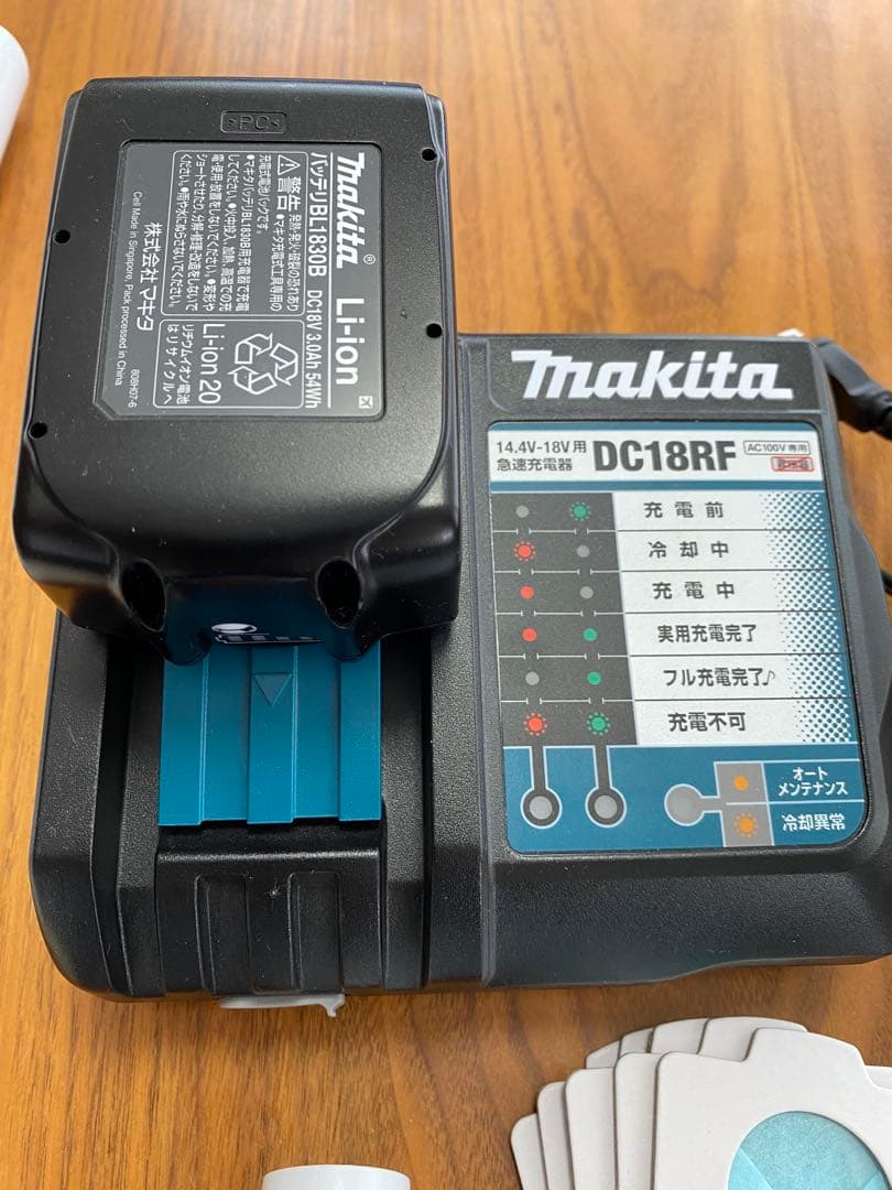 マキタ　充電式クリーナー　CL282FD 充電器付　中古超美品