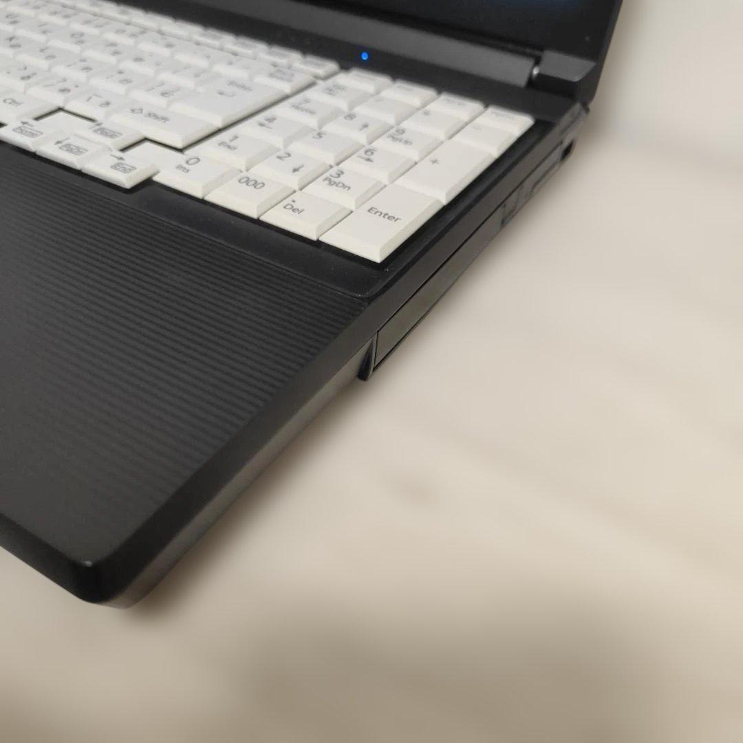高年式　富士通　ノートパソコン Windows11 最新Office